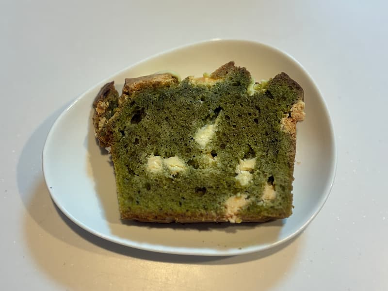 抹茶ホワイトチョコローフ 断面 ホワイトチョコ